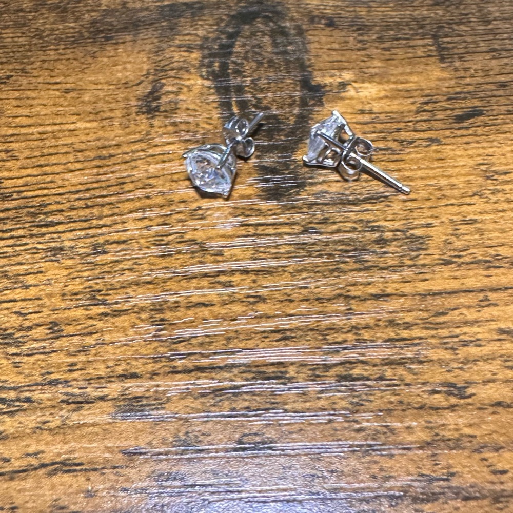 Silver Classic Solitaire Earrings - image 3